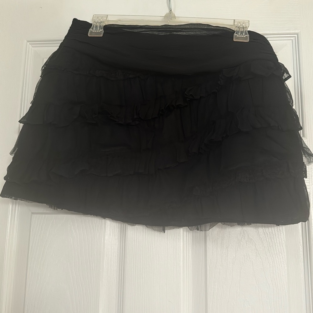 Juicy Couture black mine raffle skirt size4 zipper at the side